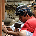 indonésie: Dekorace na chrámech často není původní, je neustále opravována a obnovována.