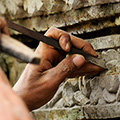 indonésie: For keeping historic feel and style simple traditional tools are used.
