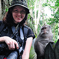 indonésie: My travel-mate Mili with new friend.
