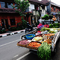 indonésie: Ranní rozvážka zeleniny.
