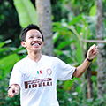 indonésie: Docela jim to šlo - nejen že fotbalu fandí, ale je to tu pro mladé častá zábava.