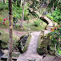 indonésie: Zahrady u Sloní jeskyně (Goa Gajah).
