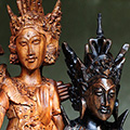 indonésie: Often there are sold woodcarved statues. Complexity of carving varies, overall quality is amazing.
