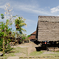 indonésie: View of main street of village.
