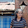indonésie: Vstup do jednoho ze skoukromých domů mimo hlavní cesty.