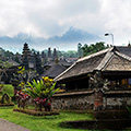 indonésie: Mraky se hromadí u hory Agung - jinak je tu krásně.