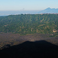 indonésie: Jiní zatím loví fotografii vulkánu, resp. jeho stínu.