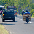 indonésie: Taková běžná doprava tady na severu. Za povšimnutí stojí ten převoz drůbeže :)