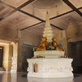 indonésie: Uvnitř chrámu byla jedna velká místnost s mramorovou stupou uvnitř.