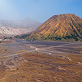 indonésie: Den dvacátý: Příjezd k vulkánu Bromo (Jáva).
