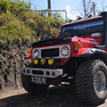 indonésie: Místní jeepy jsou prakticky výhradně Toyoty. Krásné stroje.
