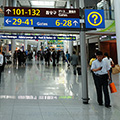 indonésie: Incheon Airport is very large, modern, bright and airy, beautiful from inside as well as from outside. 
